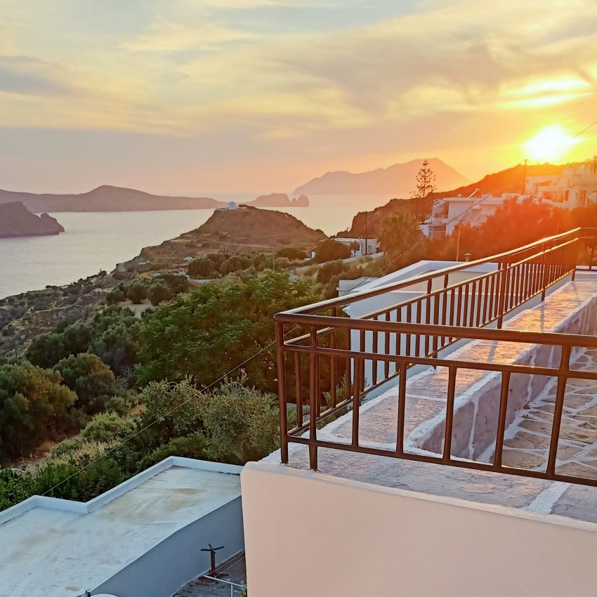 Best restaurants in Milos_Okto sunset