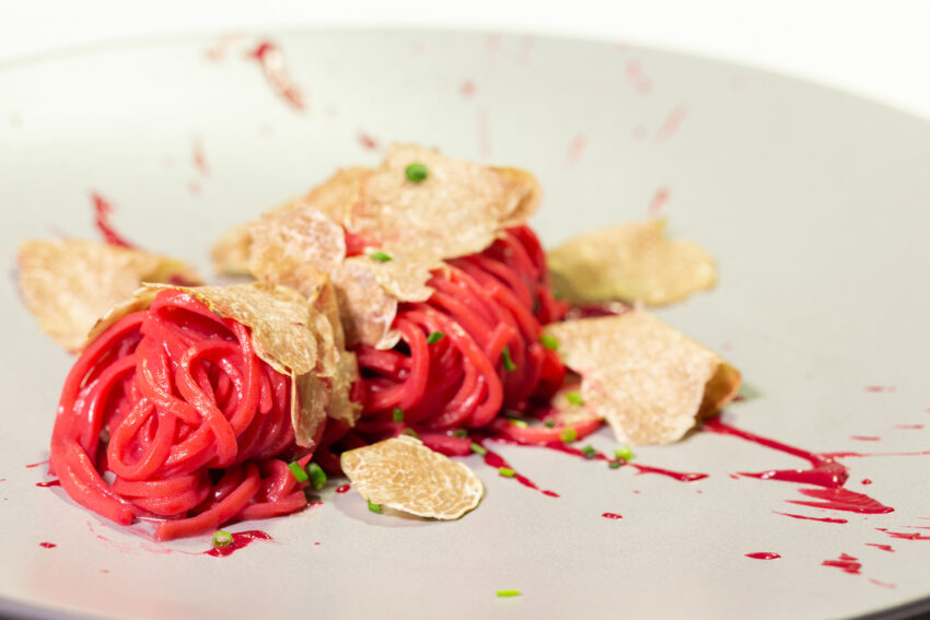 D.One ristorante stellato in Abruzzo_Tagliolino alla rapa rossa