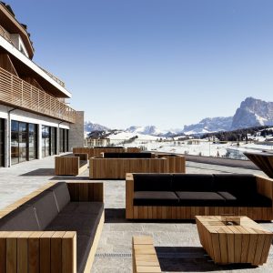 Dolomiti Val Gardena - AlpinaDolomites esterno divani - TheStyleLovers