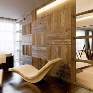 Dolomiti Val Gardena - AlpinaDolomites room bath - TheStyleLovers