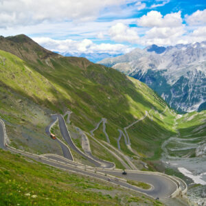Passo dello Stelvio salita tornanti panorama in estate