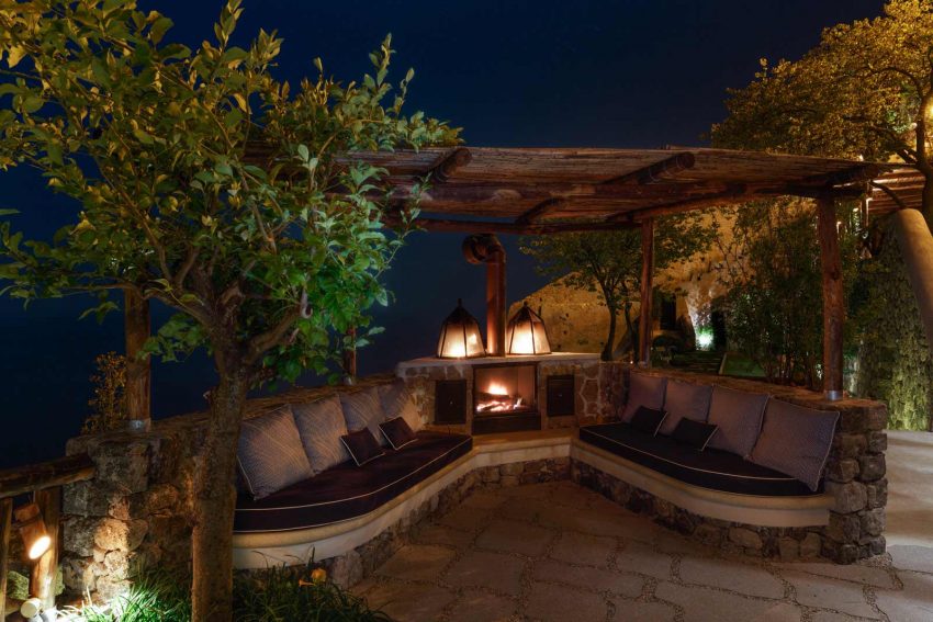 Monastero Santa Rosa. Amalfi - lume di candela -thestylelovers.com