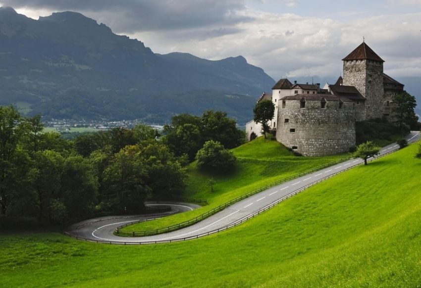 Una giornata di lusso e relax in Liechtenstein - Castello di Vaduz - thestylelovers.com