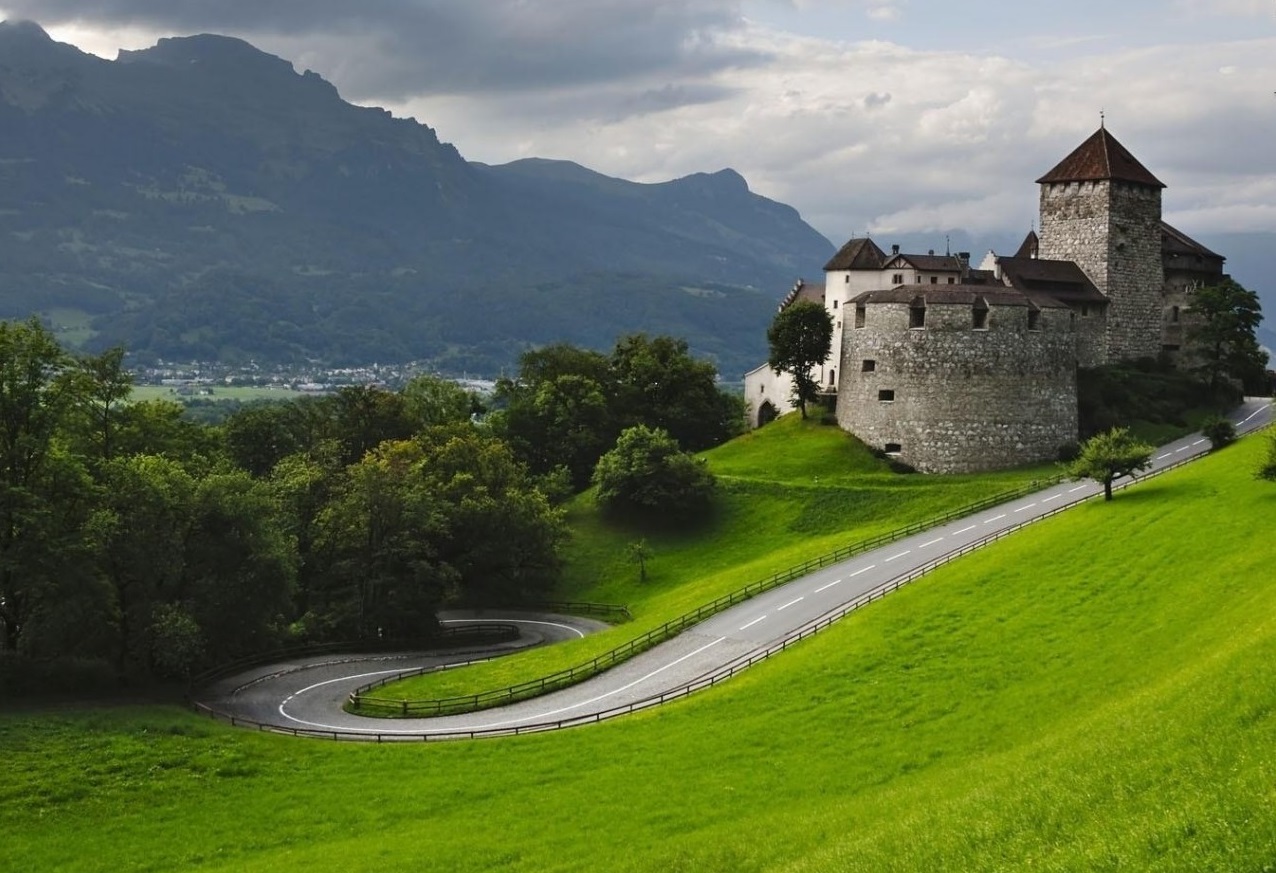 Una giornata di lusso e relax in Liechtenstein - Castello di Vaduz - thestylelovers.com