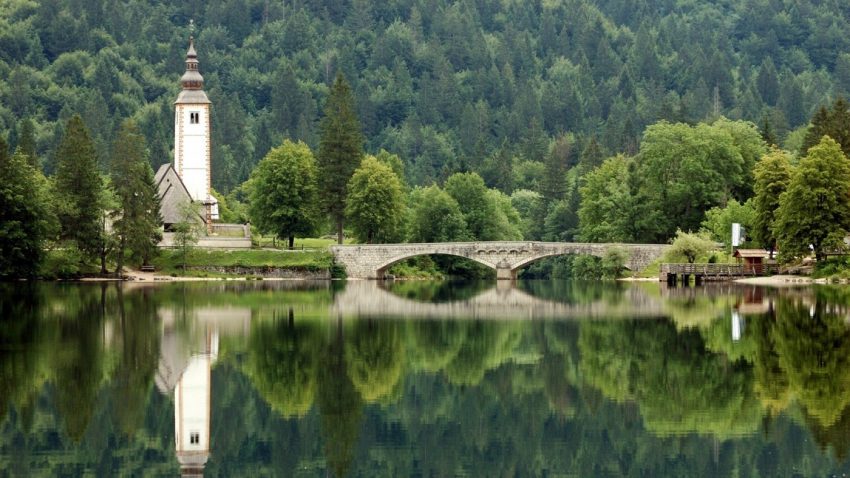 Visitare il lago di Bohinj vicino a Bled - thestylelovers.com